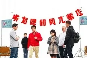 《寒潭映月》封面：寒潭水面上的一轮月影